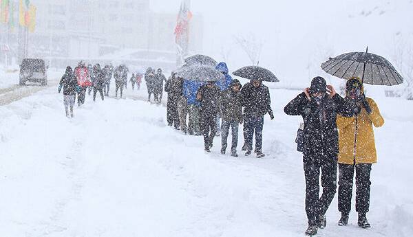 شدت گرفتن بارش برف و باران در ۱۳ استان