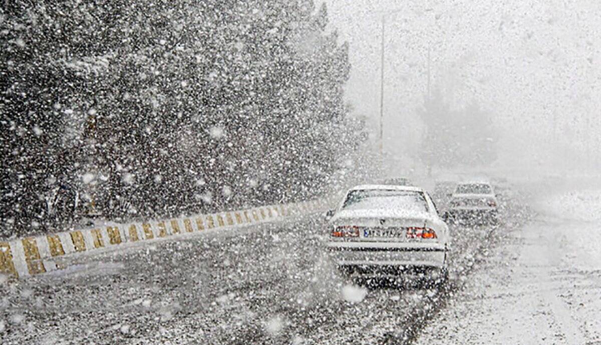 بارش برف و باران در جاده‌های ۱۲ استان